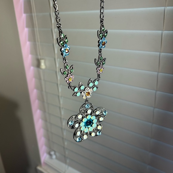 Sparkling Flower Crystals Necklace + Earrings Set - Picture 8 of 9